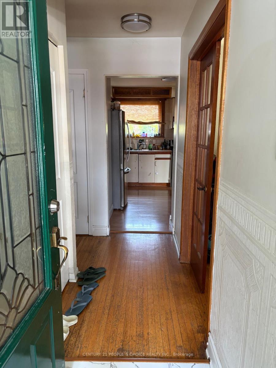 49 Dorchester Drive, Brampton, Ontario  L6T 3E2 - Photo 7 - W12757730