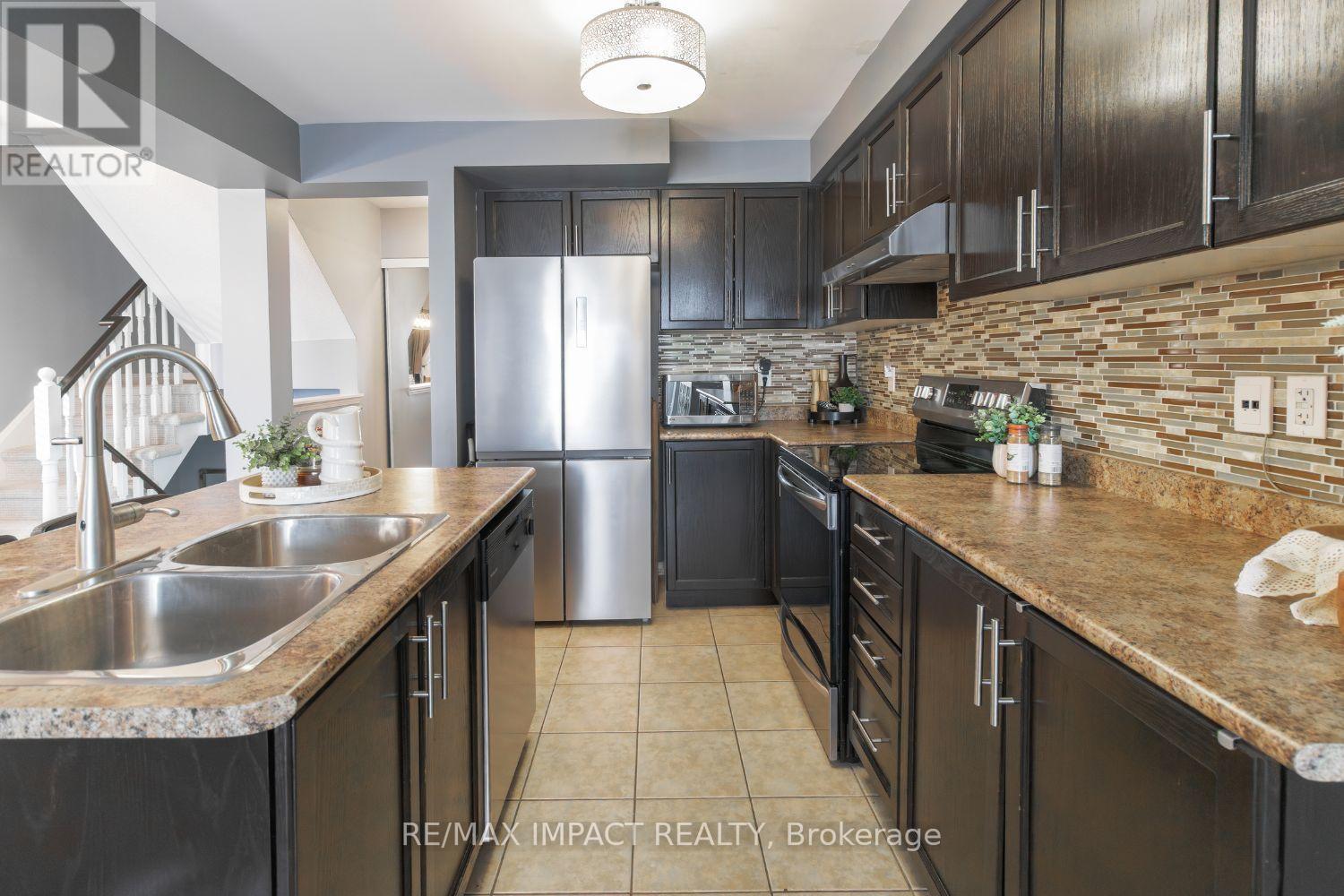 19 Blunden Road, Ajax (Central East), Ontario  L1Z 0K9 - Photo 11 - E12763944