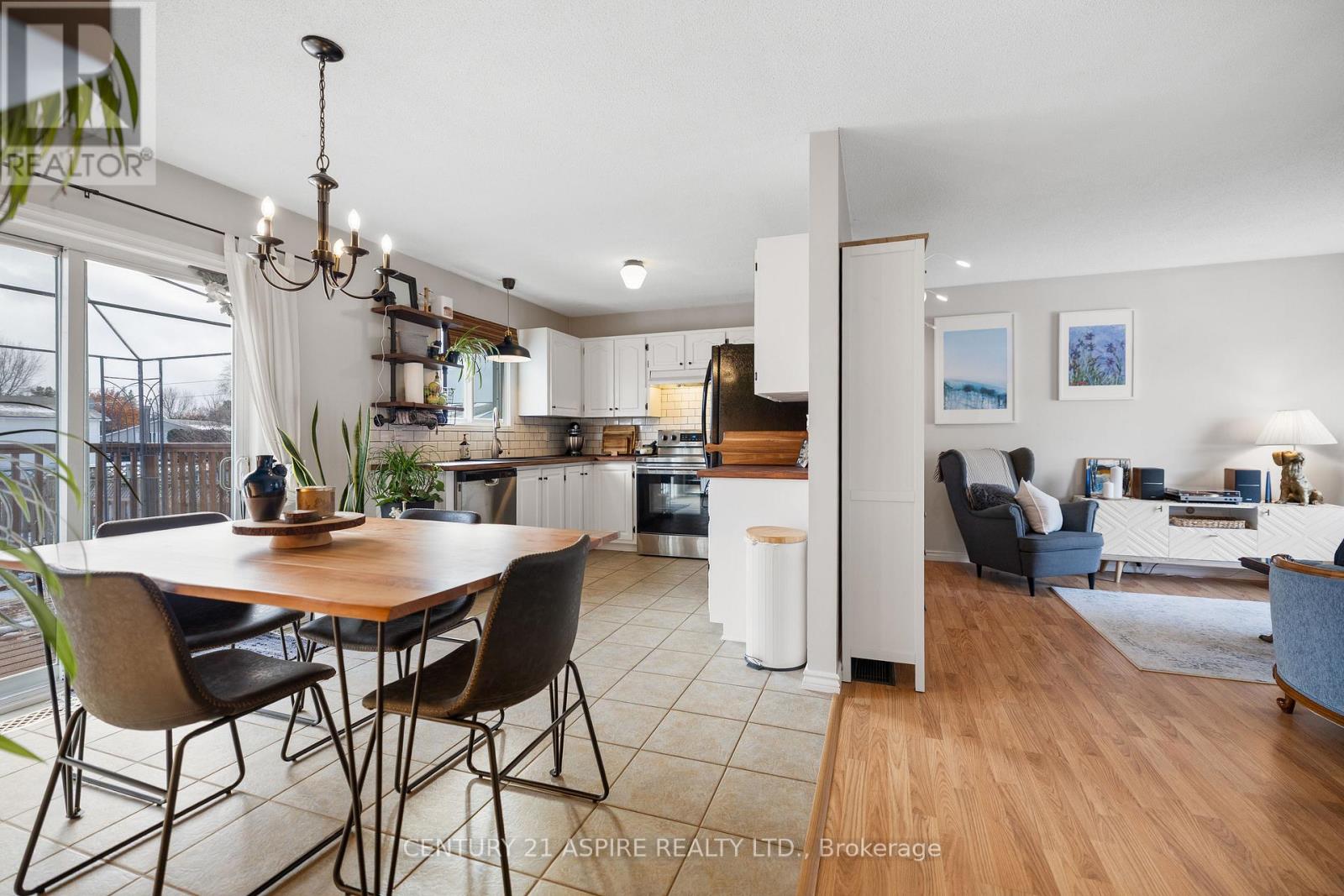 15 Dutch Drive, Petawawa, Ontario  K8H 3M2 - Photo 11 - X12558688