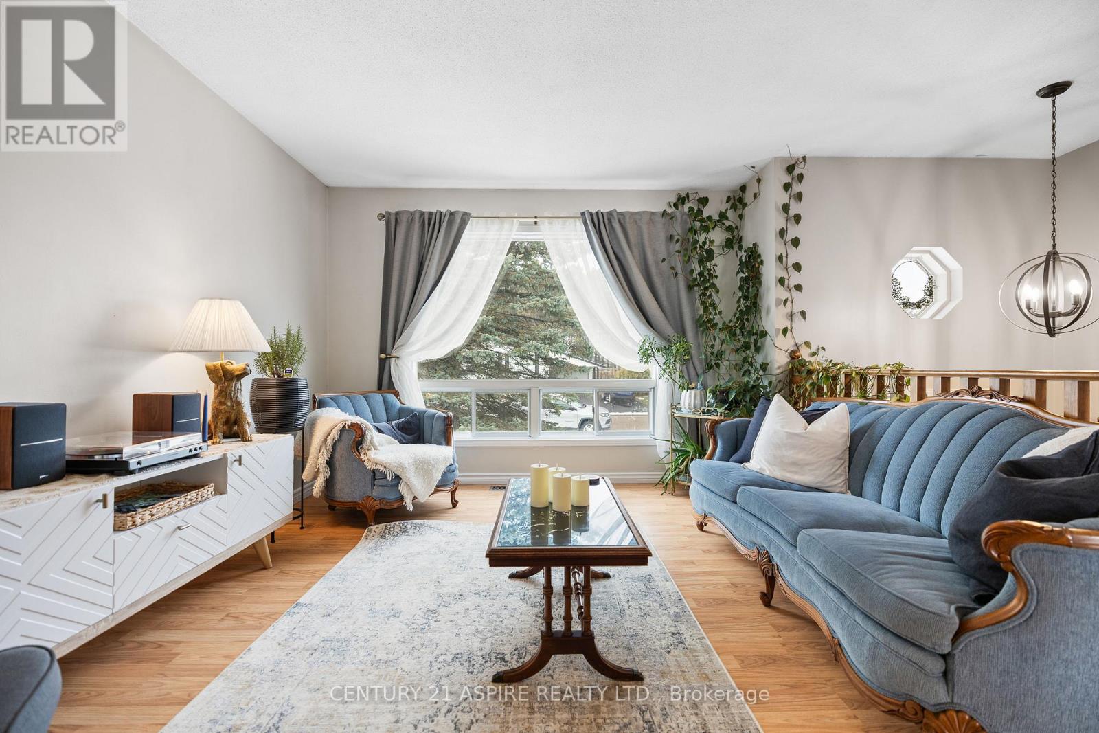 15 Dutch Drive, Petawawa, Ontario  K8H 3M2 - Photo 7 - X12558688