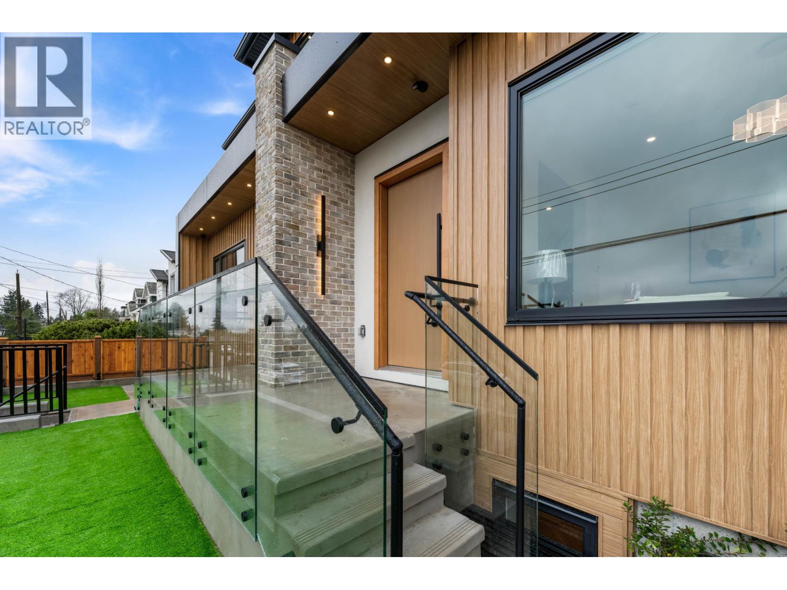 1 6107 Patrick Street, Burnaby, British Columbia  V5J 3B8 - Photo 3 - R3086818