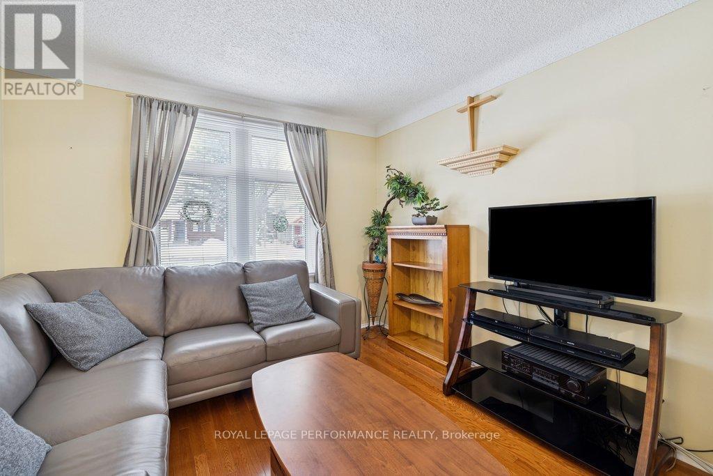 525 Kirkwood Avenue, Ottawa, Ontario  K1Z 5X2 - Photo 9 - X12763920