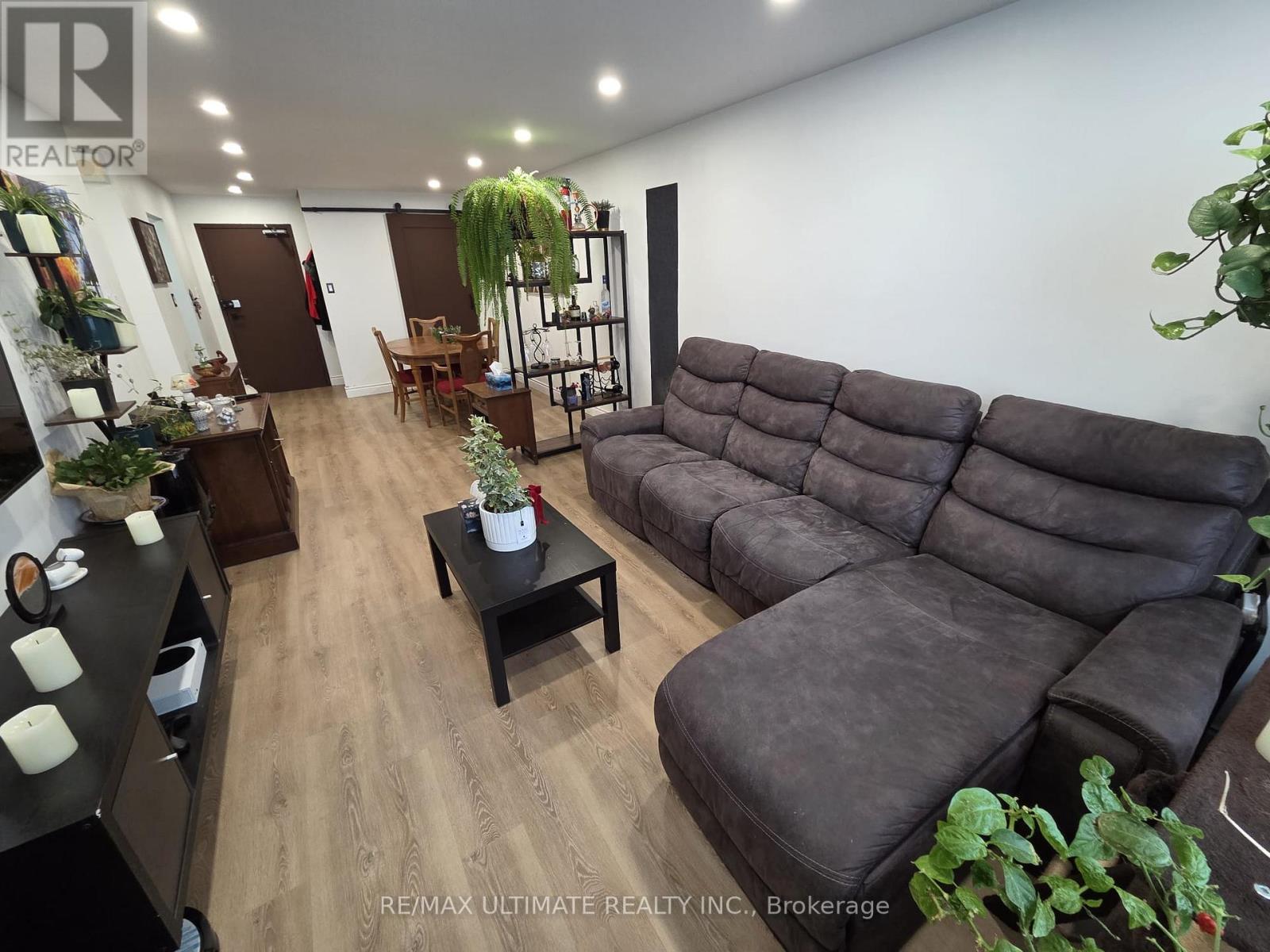2305 - 390 Dixon Road, Toronto, Ontario  M9R 1T4 - Photo 6 - W12656530