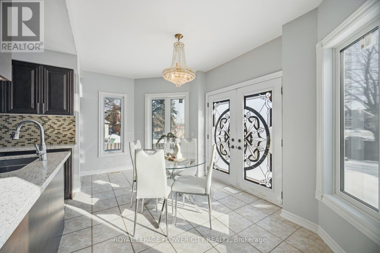 1 Donaldson Drive, Brampton (Brampton South), Ontario  L6Y 3G7 - Photo 11 - W12719382