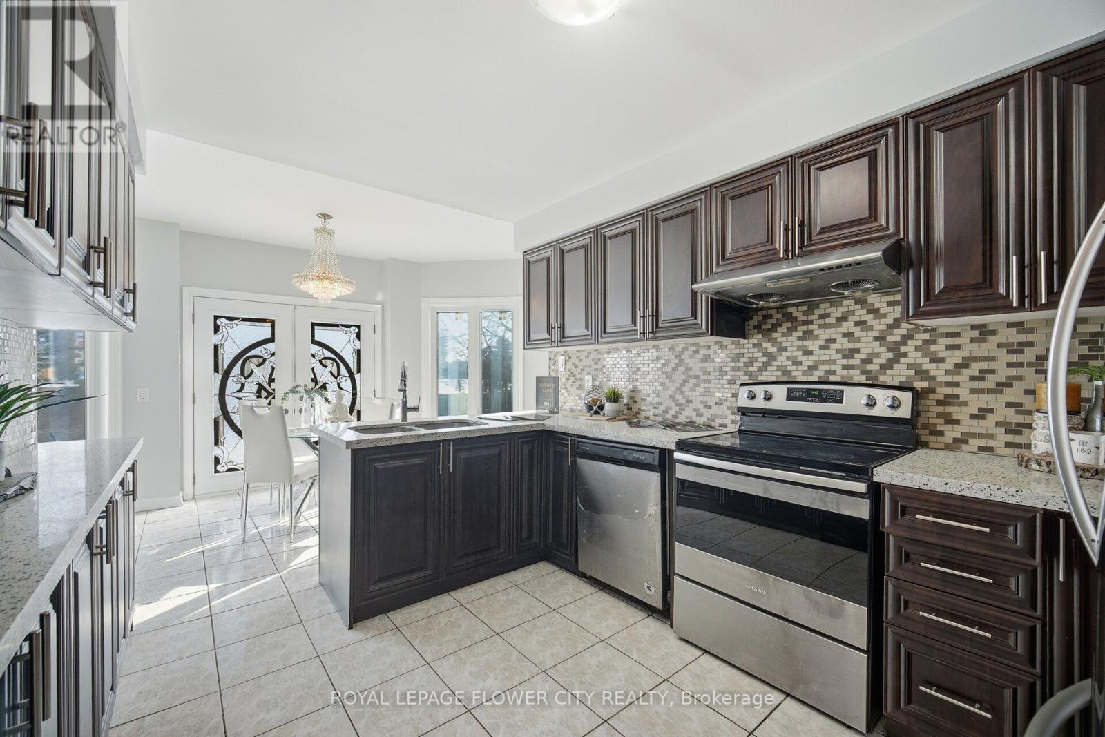 1 Donaldson Drive, Brampton (Brampton South), Ontario  L6Y 3G7 - Photo 9 - W12719382