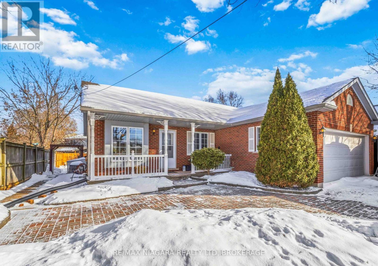 4445 Lincoln Avenue, Lincoln, Ontario  L0R 1B3 - Photo 2 - X12763948