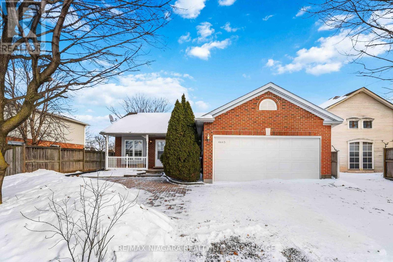 4445 Lincoln Avenue, Lincoln, Ontario  L0R 1B3 - Photo 3 - X12763948