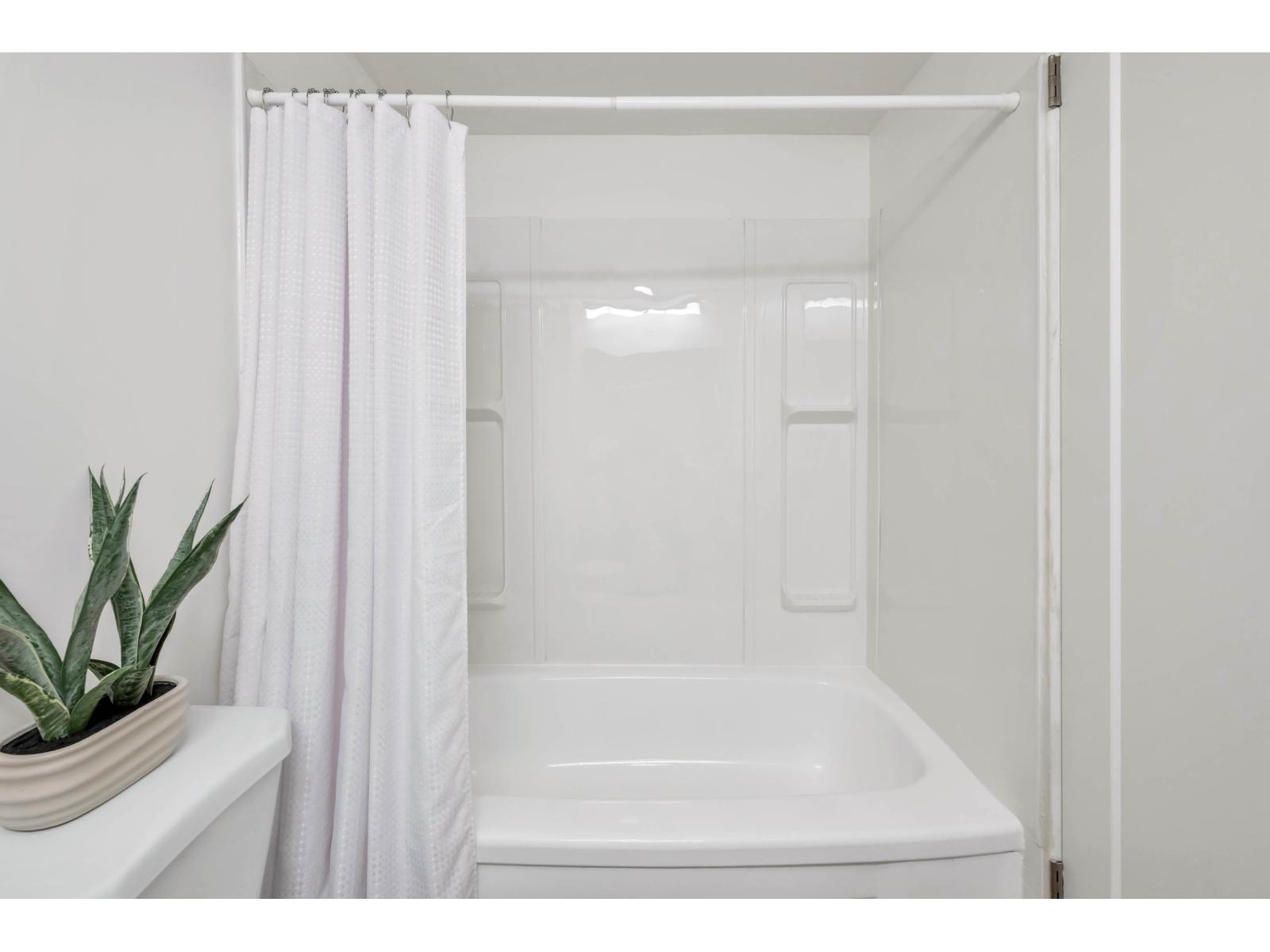 107 15020 North Bluff Road, White Rock, British Columbia  V4B 5A4 - Photo 23 - R3086751