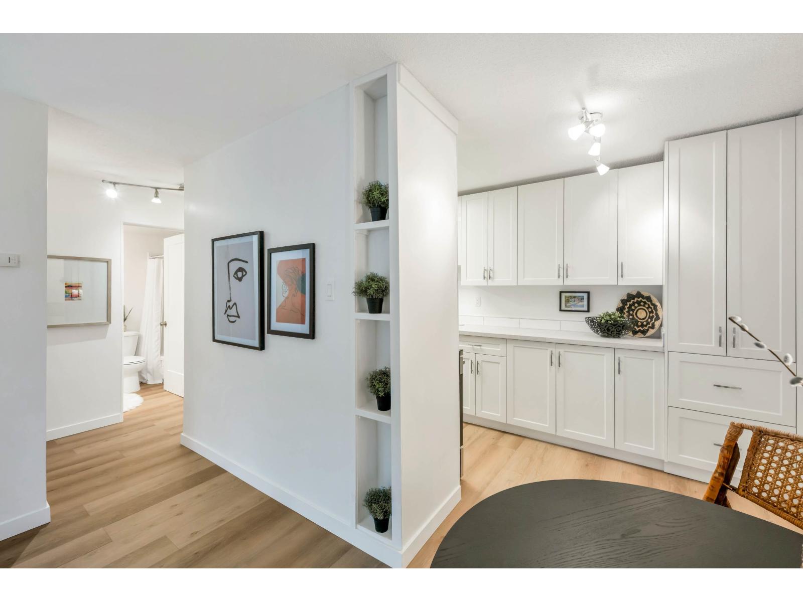 107 15020 North Bluff Road, White Rock, British Columbia  V4B 5A4 - Photo 18 - R3086751