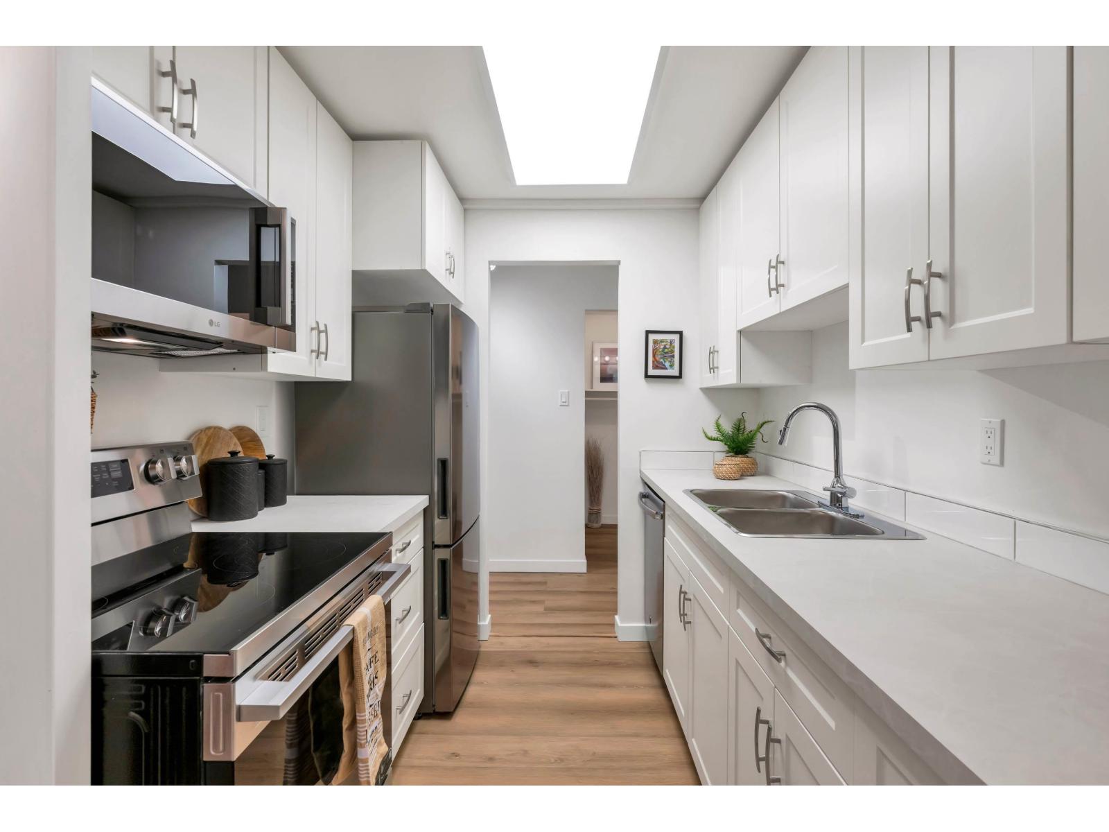 107 15020 North Bluff Road, White Rock, British Columbia  V4B 5A4 - Photo 12 - R3086751