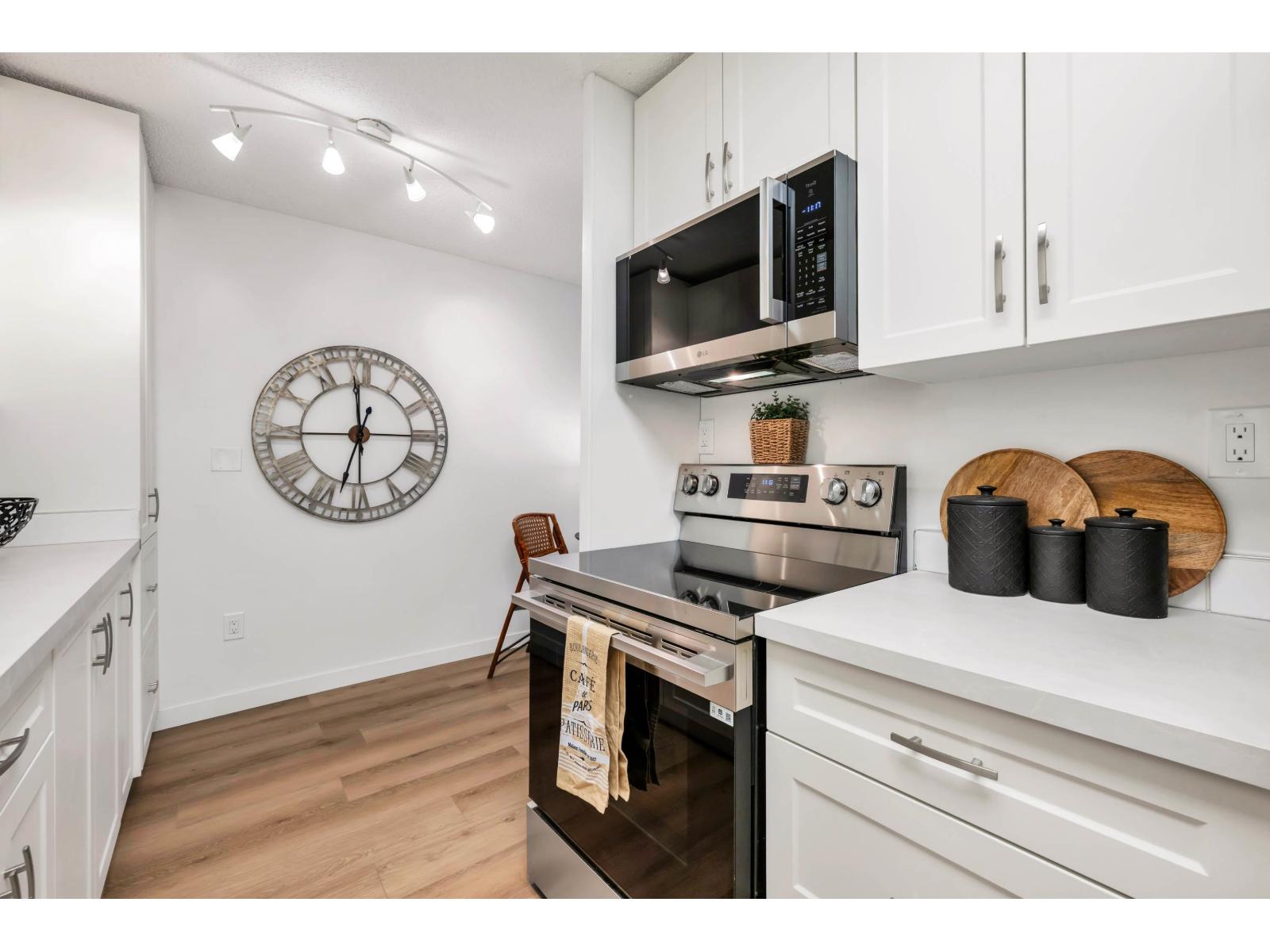 107 15020 North Bluff Road, White Rock, British Columbia  V4B 5A4 - Photo 10 - R3086751