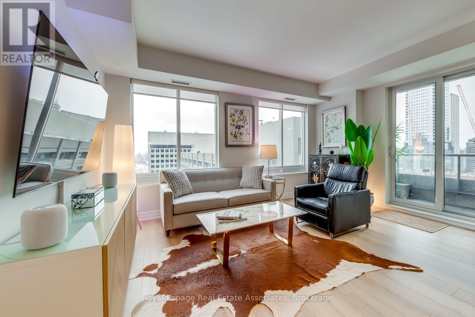 2401 - 35 Balmuto Street, Toronto, Ontario  M4Y 0A3 - Photo 17 - C12763884