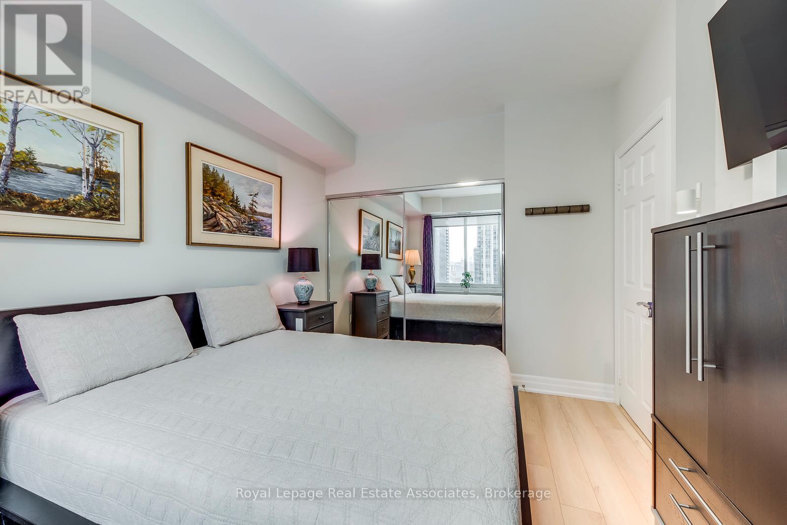 2401 - 35 Balmuto Street, Toronto, Ontario  M4Y 0A3 - Photo 25 - C12763884