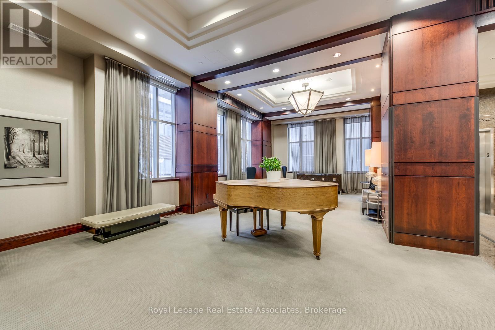 2401 - 35 Balmuto Street, Toronto, Ontario  M4Y 0A3 - Photo 3 - C12763884