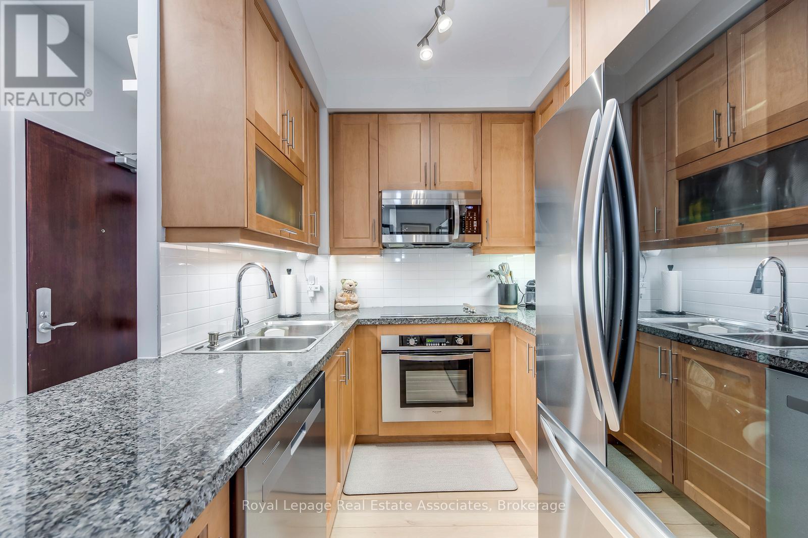 2401 - 35 Balmuto Street, Toronto, Ontario  M4Y 0A3 - Photo 8 - C12763884