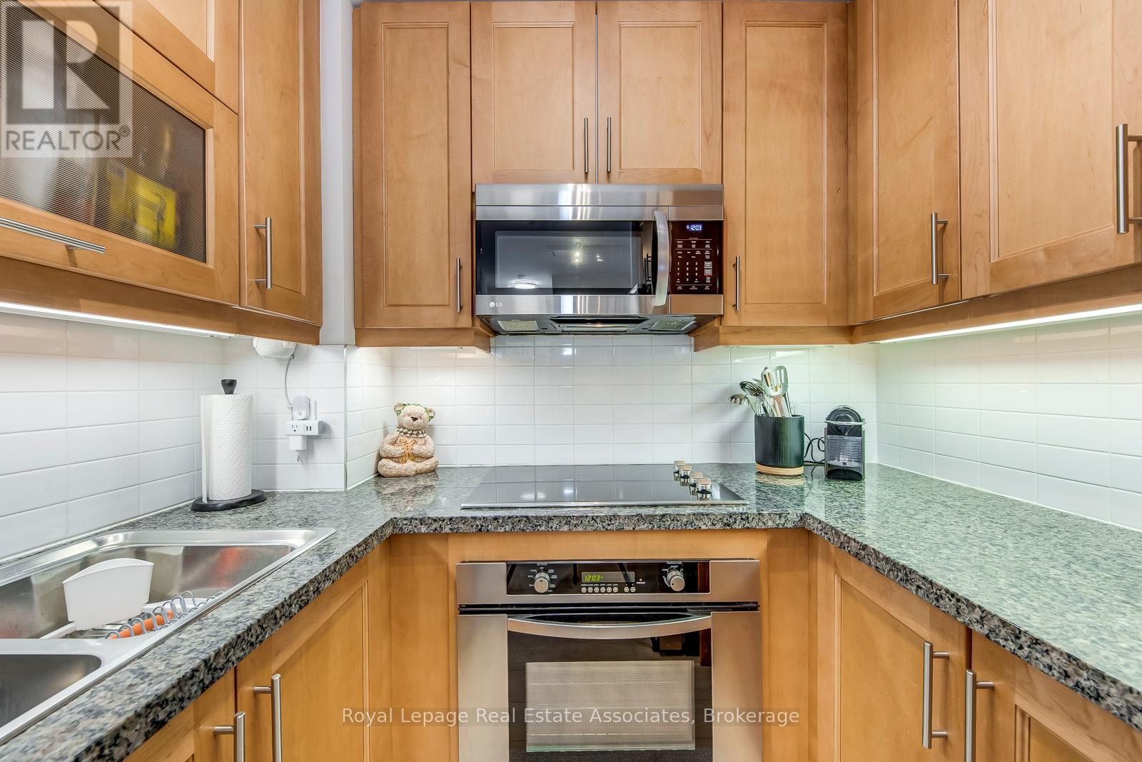 2401 - 35 Balmuto Street, Toronto, Ontario  M4Y 0A3 - Photo 9 - C12763884