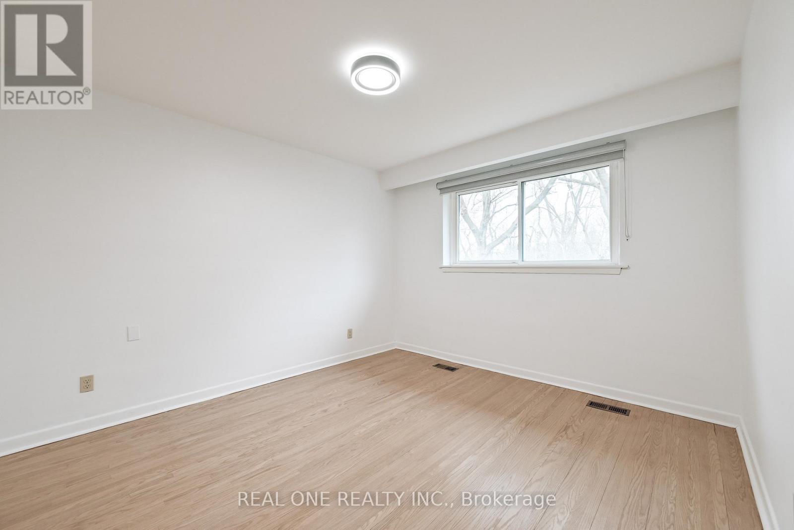 116 Castlegrove Boulevard, Toronto, Ontario  M3A 1L6 - Photo 19 - C12763942