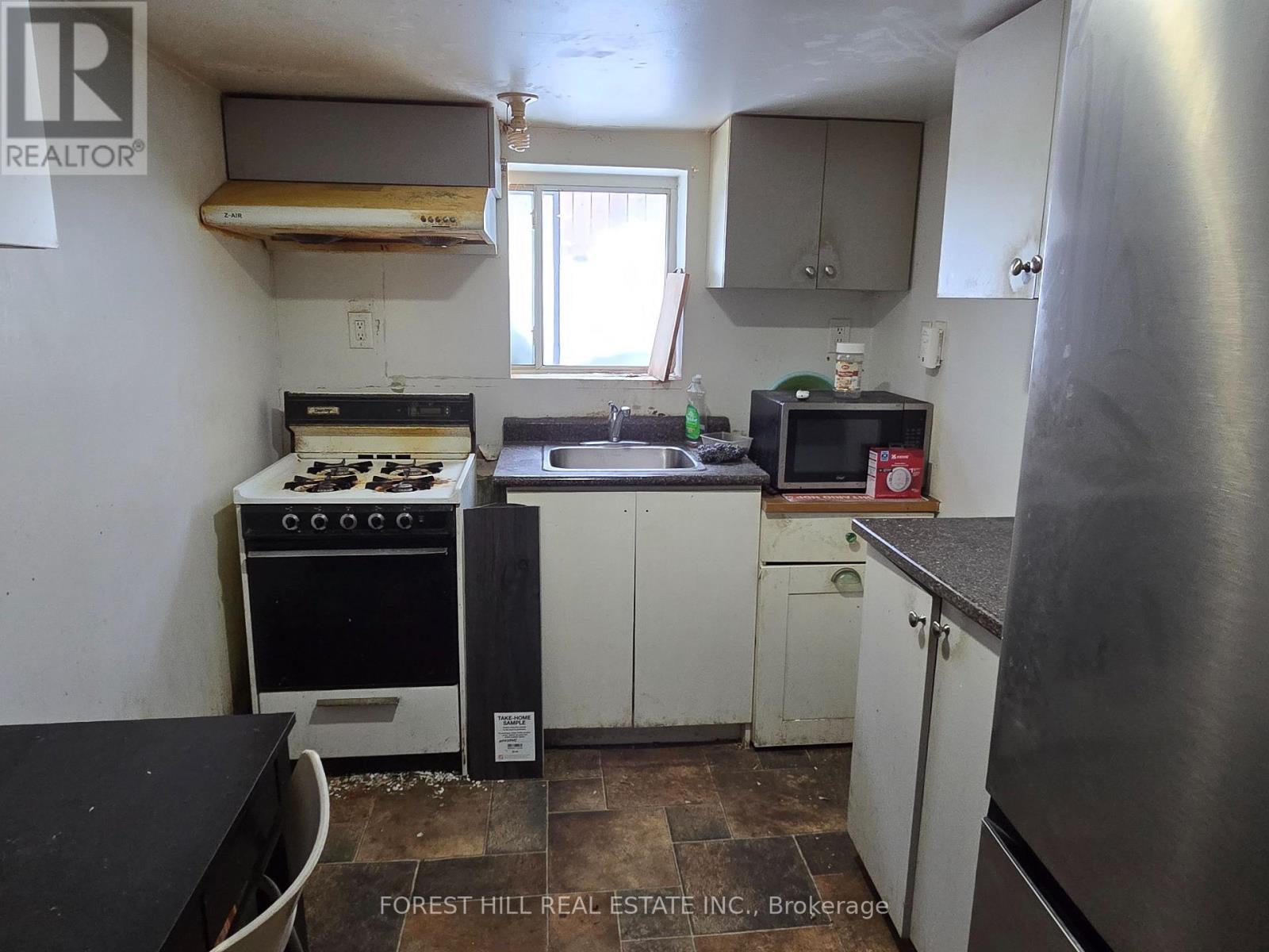 10 Bryant Avenue, Toronto, Ontario  M4C 5G8 - Photo 9 - E12763758