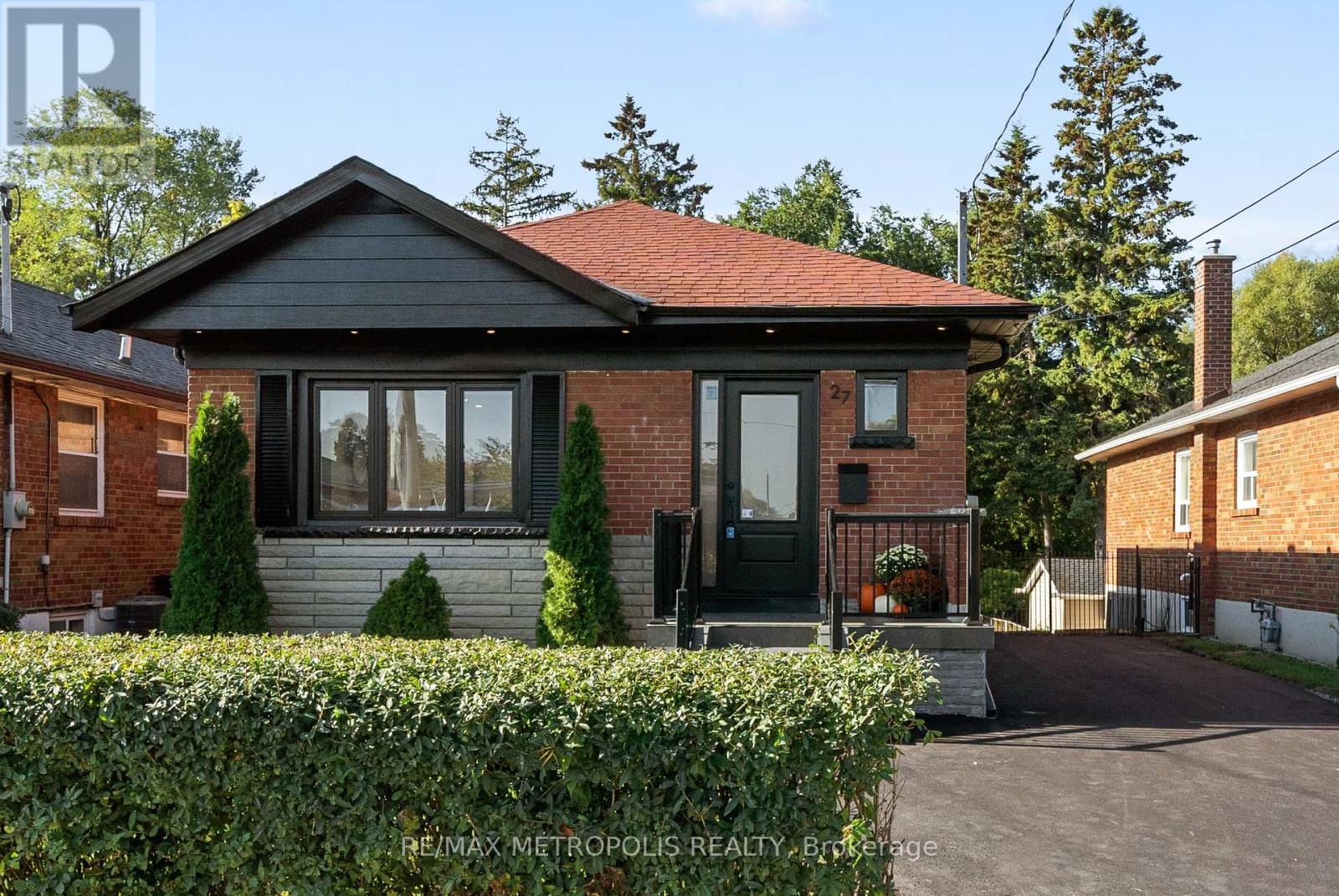 27 Gully Drive, Toronto, Ontario  M1K 4W3 - Photo 3 - E12763800