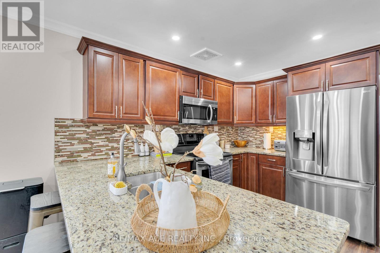 52 Foster Creek Drive, Clarington, Ontario  L1B 1G4 - Photo 17 - E12763806