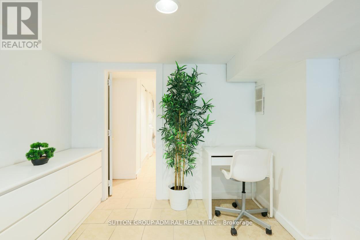 Bsmt - 70 Carlaw Avenue, Toronto, Ontario  M4M 2R7 - Photo 13 - E12763836