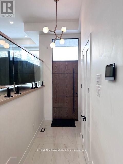 2b Holmstead Avenue, Toronto, Ontario  M4B 1T1 - Photo 2 - E12763912