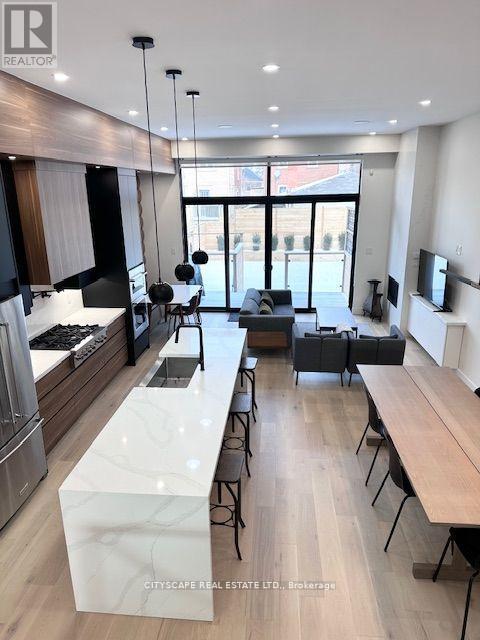 2b Holmstead Avenue, Toronto, Ontario  M4B 1T1 - Photo 3 - E12763912