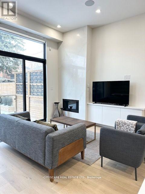 2b Holmstead Avenue, Toronto, Ontario  M4B 1T1 - Photo 6 - E12763912