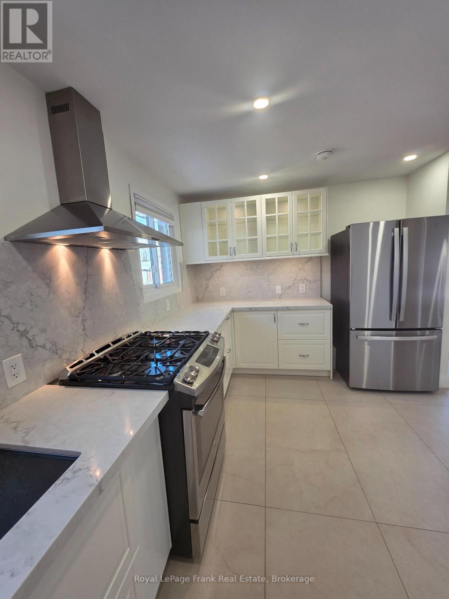 660a Chipmunk Street, Pickering, Ontario  L1W 2W1 - Photo 3 - E12763914