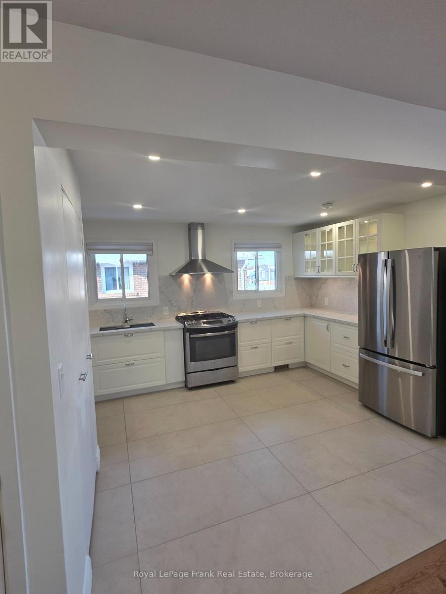 660a Chipmunk Street, Pickering, Ontario  L1W 2W1 - Photo 5 - E12763914