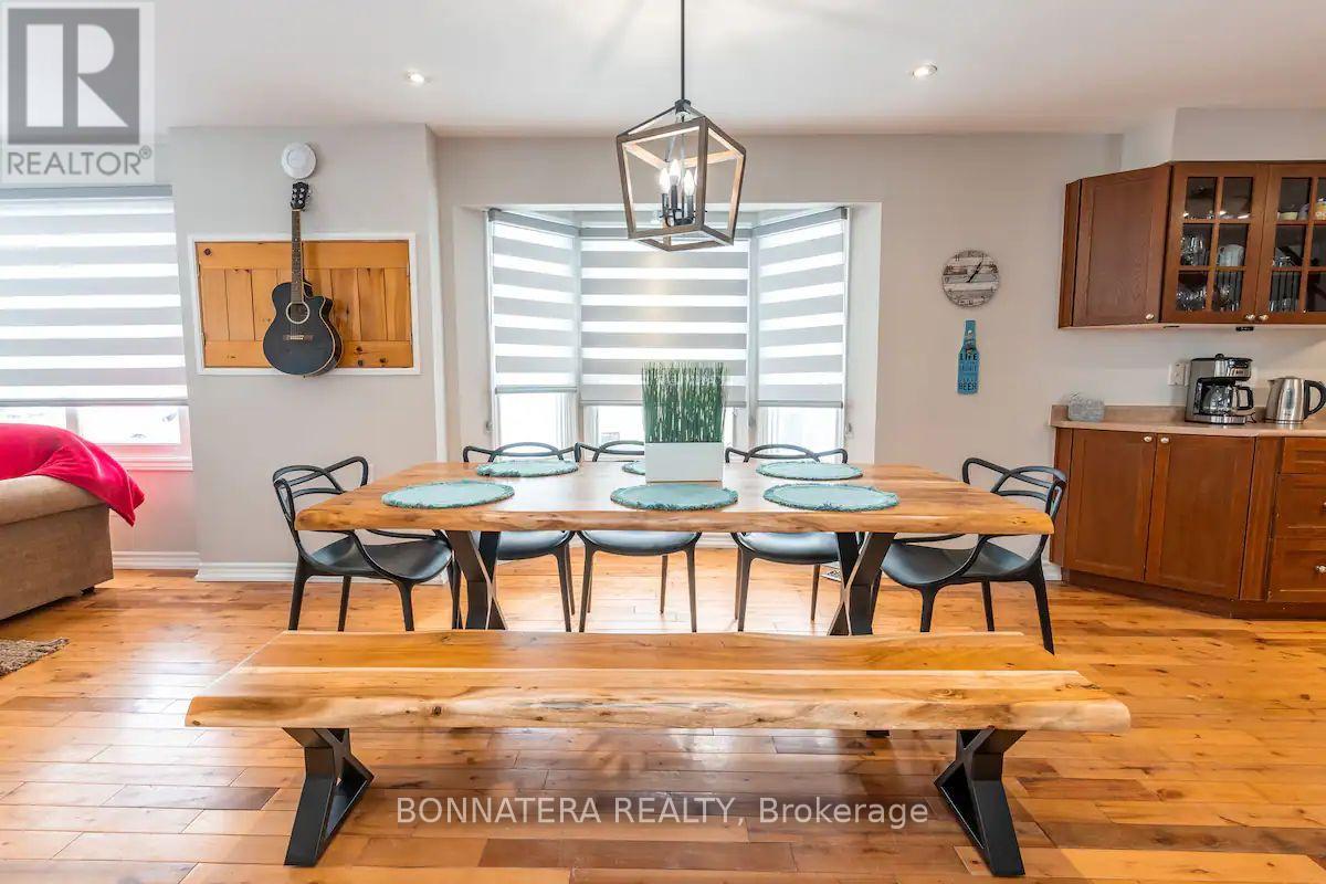 687 Innisfil Beach Road, Innisfil (Alcona), Ontario  L0L 2M0 - Photo 12 - N12763774