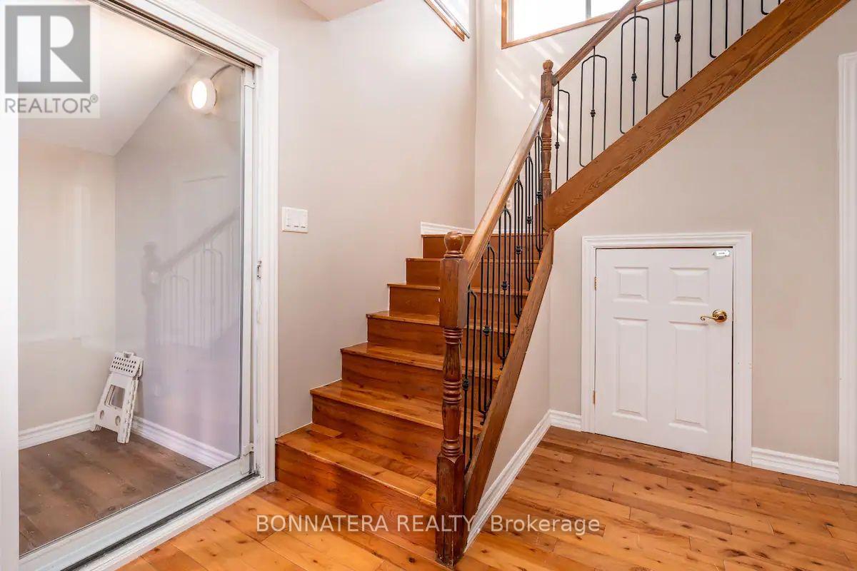 687 Innisfil Beach Road, Innisfil (Alcona), Ontario  L0L 2M0 - Photo 17 - N12763774