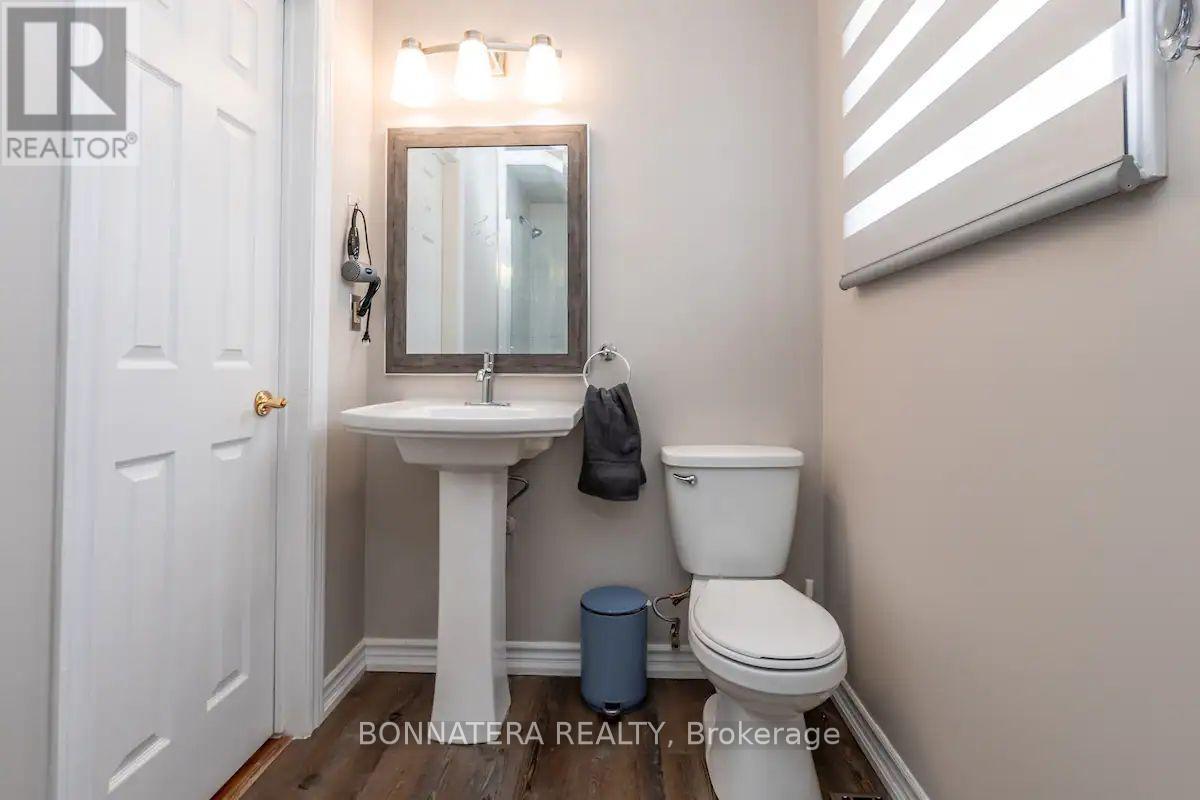 687 Innisfil Beach Road, Innisfil (Alcona), Ontario  L0L 2M0 - Photo 26 - N12763774