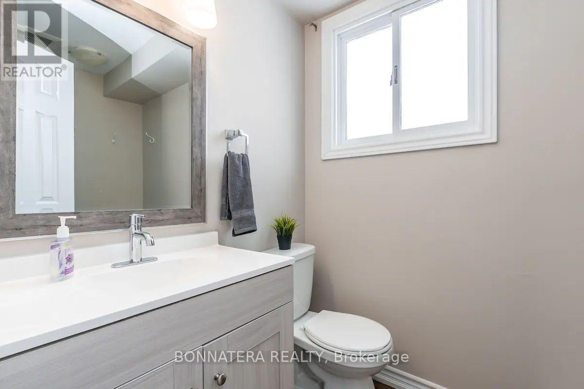 687 Innisfil Beach Road, Innisfil (Alcona), Ontario  L0L 2M0 - Photo 27 - N12763774