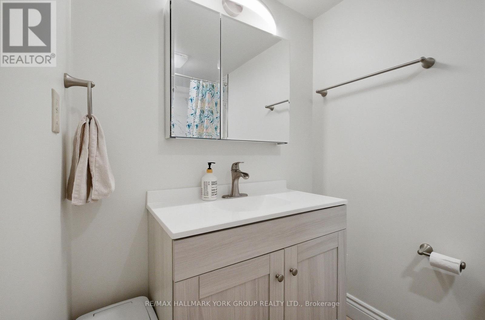 604 - 250 Davis Drive, Newmarket, Ontario  L3Y 7T7 - Photo 16 - N12763794