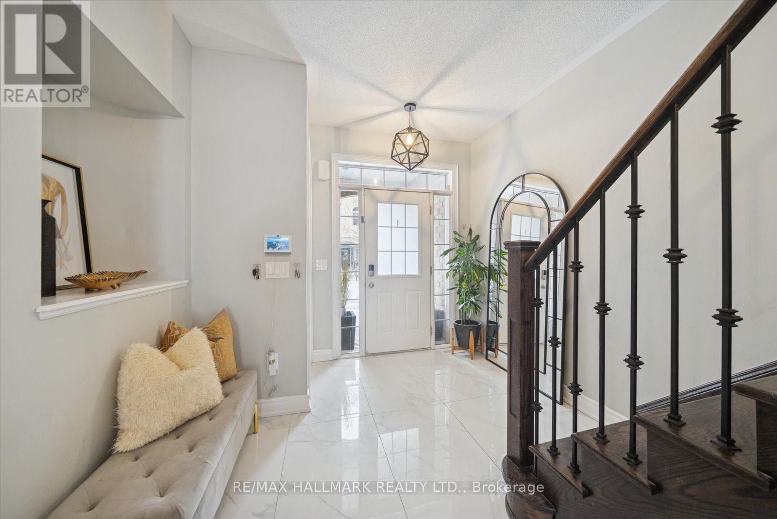 62 Ruffle Lane, Richmond Hill, Ontario  L4E 0W3 - Photo 3 - N12763796