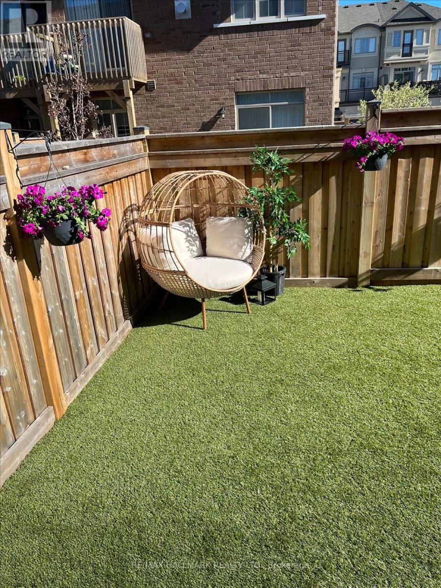 62 Ruffle Lane, Richmond Hill, Ontario  L4E 0W3 - Photo 44 - N12763796