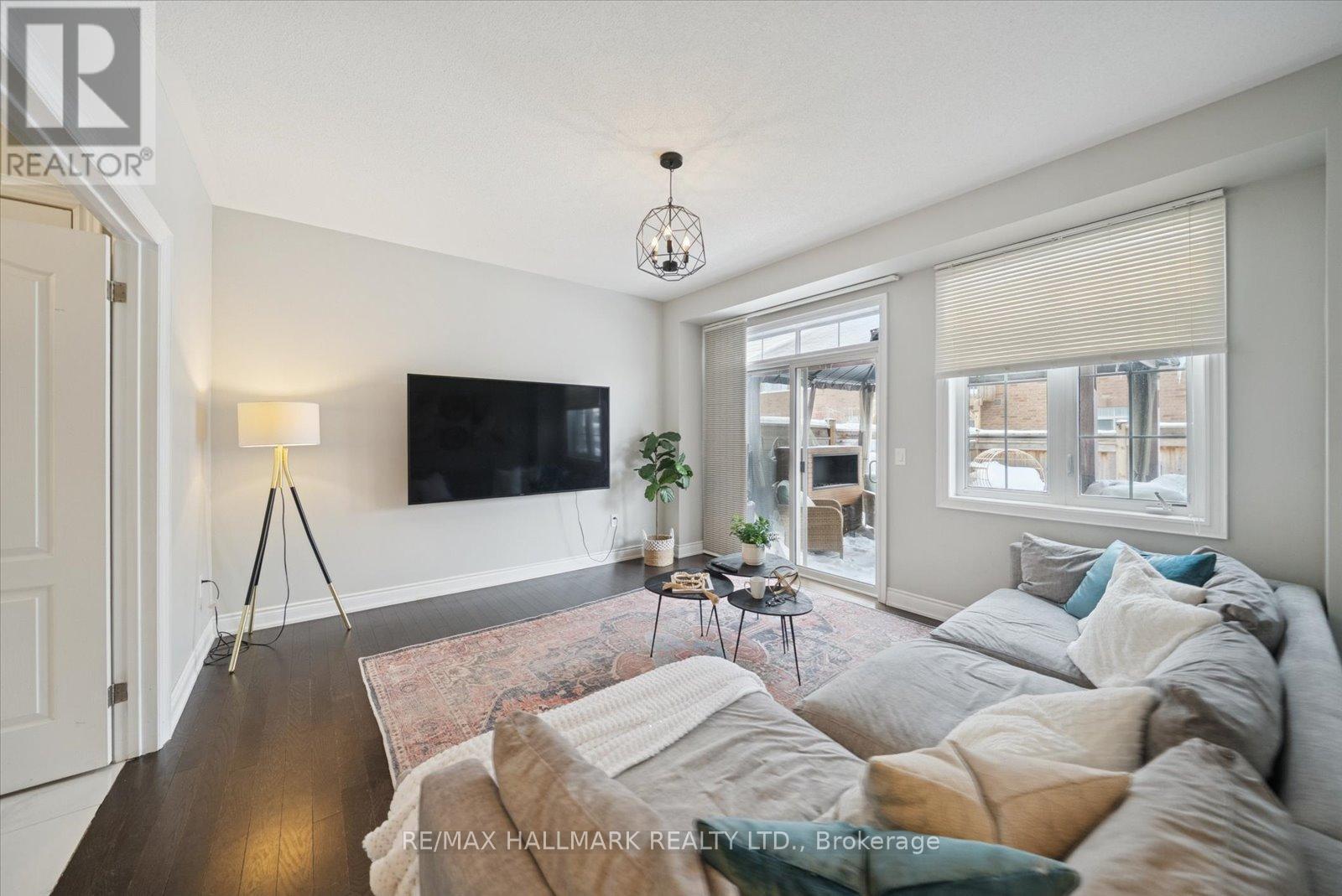 62 Ruffle Lane, Richmond Hill, Ontario  L4E 0W3 - Photo 5 - N12763796