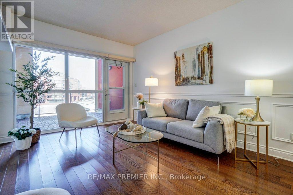 401 - 160 Woodbridge Avenue, Vaughan, Ontario  L4L 0B8 - Photo 1 - N12763930