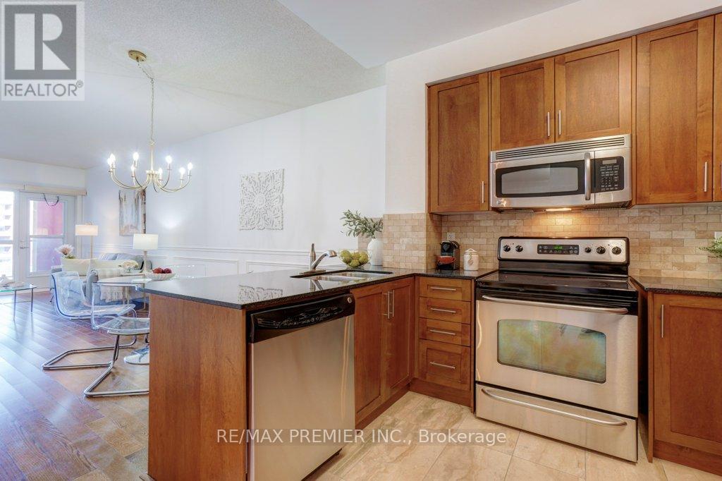 401 - 160 Woodbridge Avenue, Vaughan, Ontario  L4L 0B8 - Photo 10 - N12763930