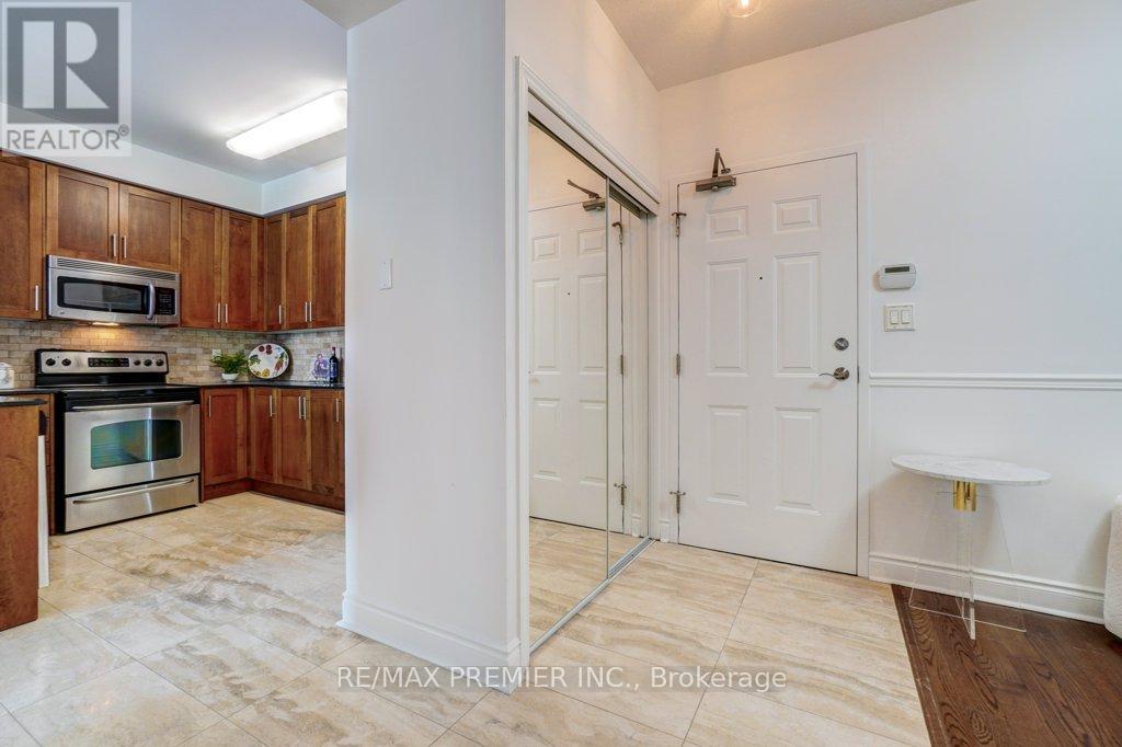 401 - 160 Woodbridge Avenue, Vaughan, Ontario  L4L 0B8 - Photo 5 - N12763930