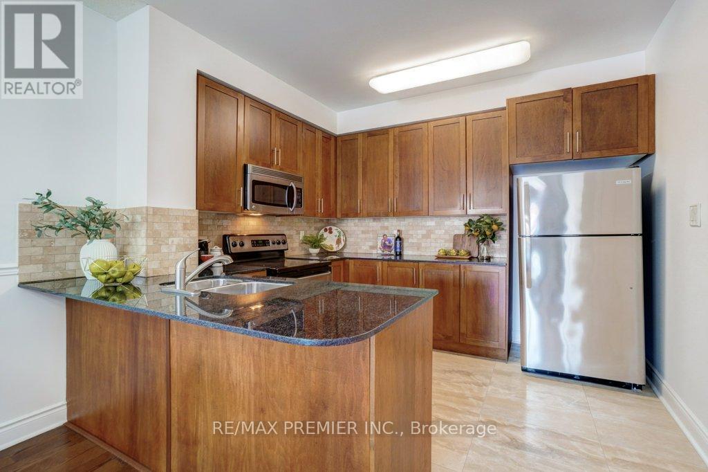 401 - 160 Woodbridge Avenue, Vaughan, Ontario  L4L 0B8 - Photo 6 - N12763930