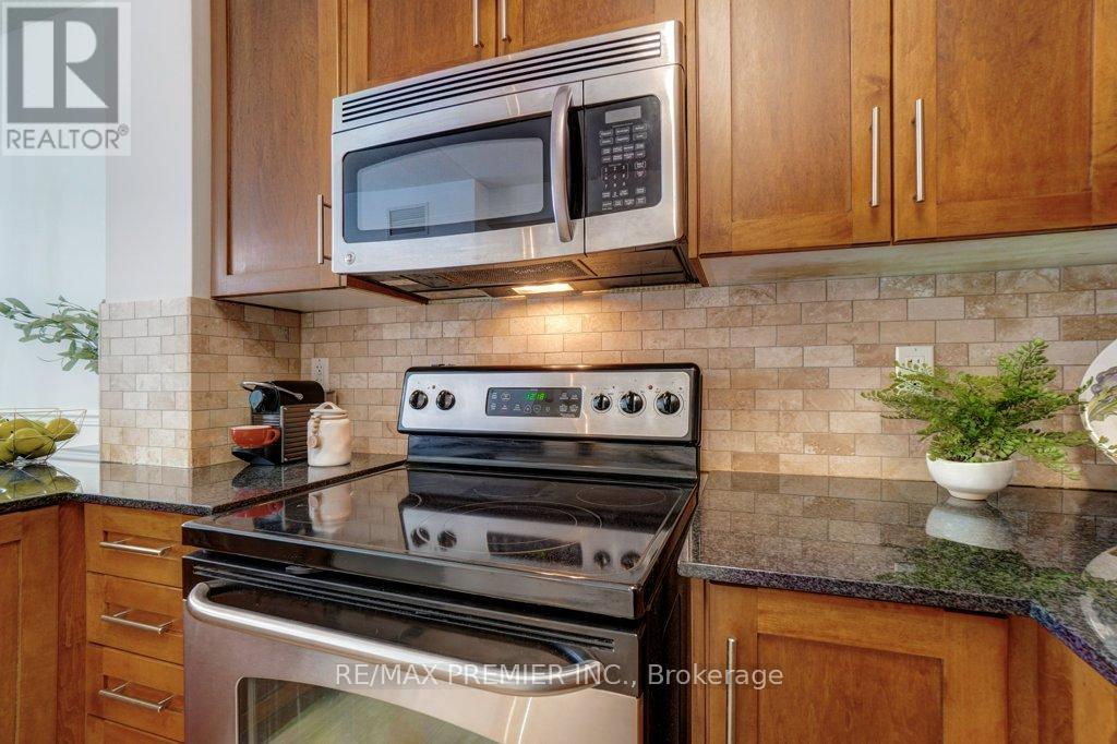 401 - 160 Woodbridge Avenue, Vaughan, Ontario  L4L 0B8 - Photo 9 - N12763930