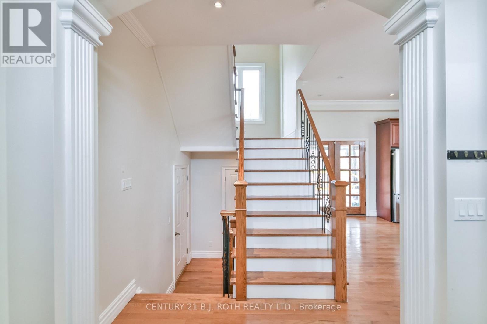 16 Gray Lane, Barrie (South Shore), Ontario  L4N 7T1 - Photo 4 - S12763840