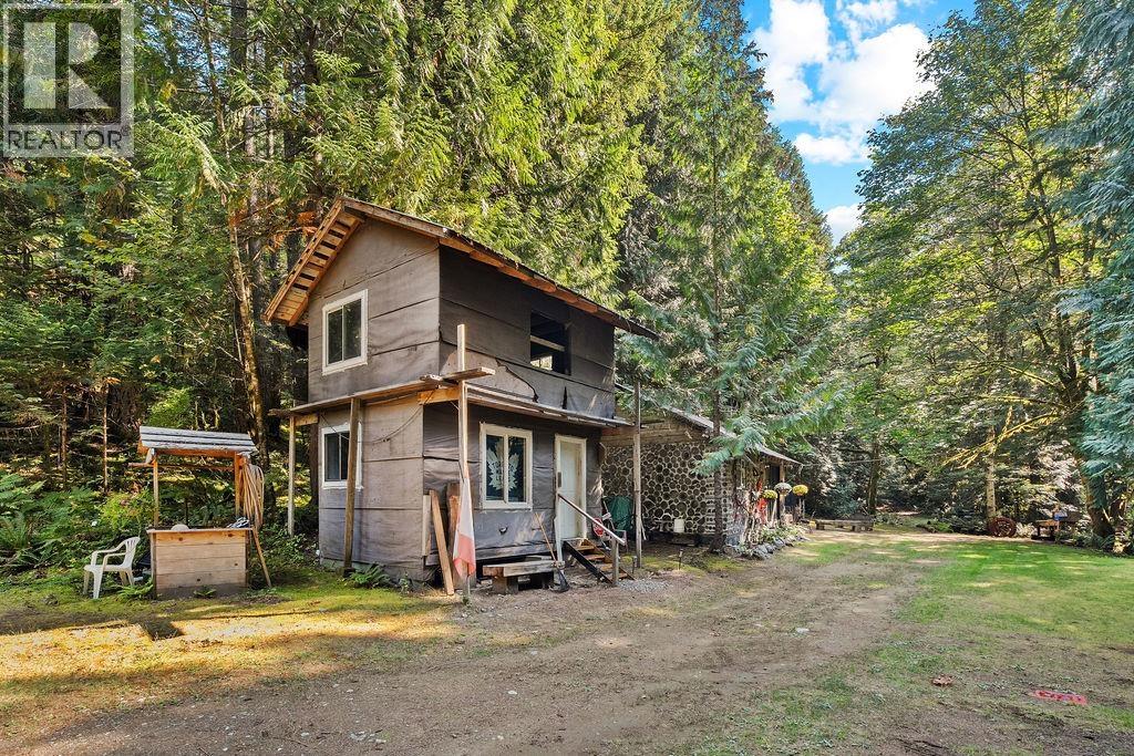 2045 N Rustad Road, Squamish, British Columbia  V0N 3G0 - Photo 7 - R3048122