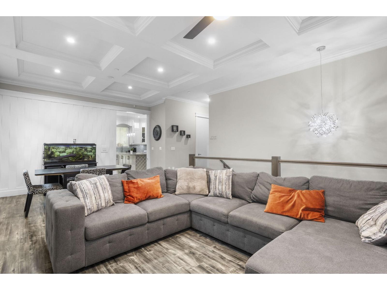 33908 Tooley Place, Mission, British Columbia  V2V 0G5 - Photo 4 - R3086804