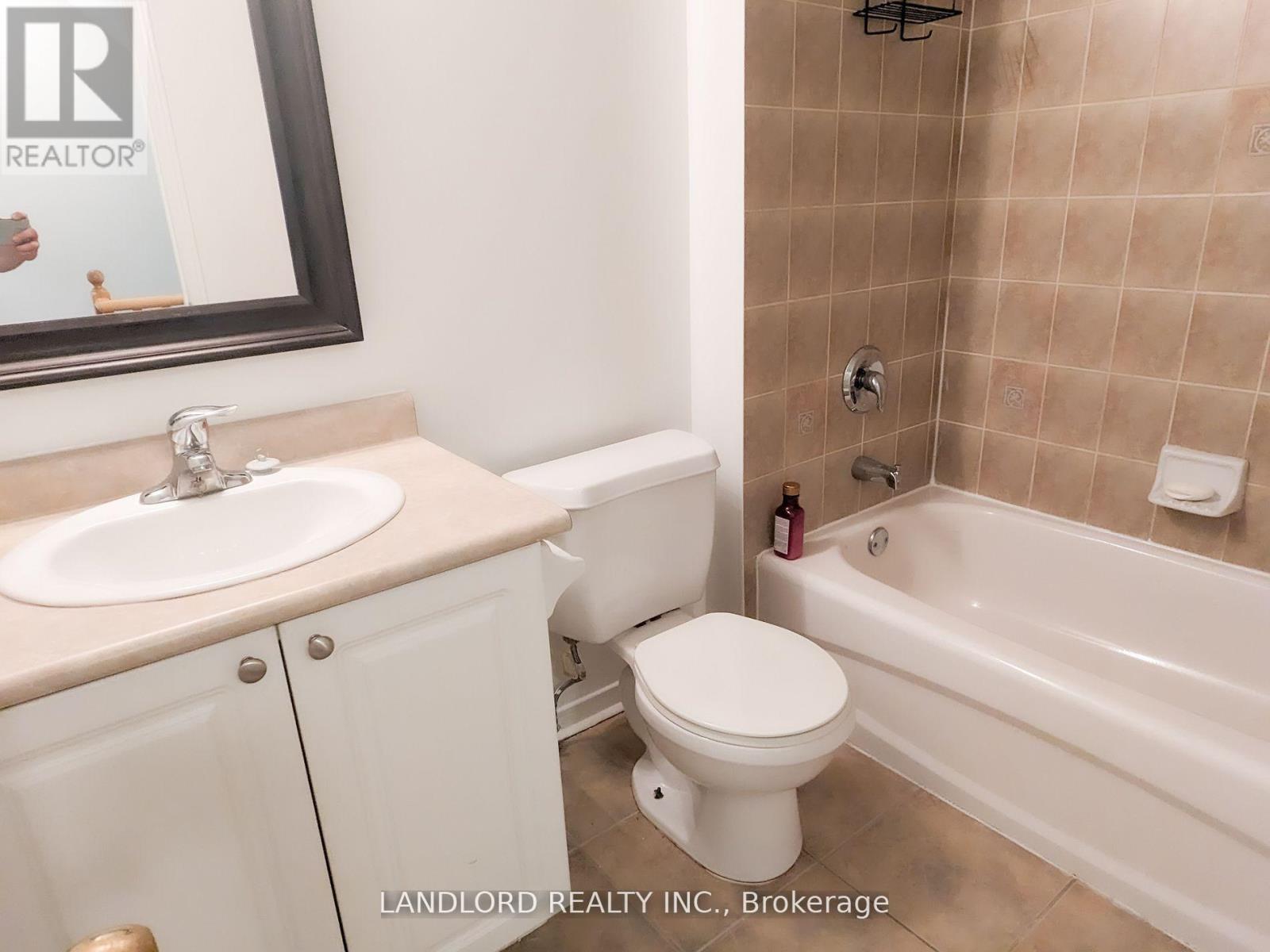 91 - 65 Turntable Crescent, Toronto, Ontario  M6H 4K8 - Photo 11 - W12763746