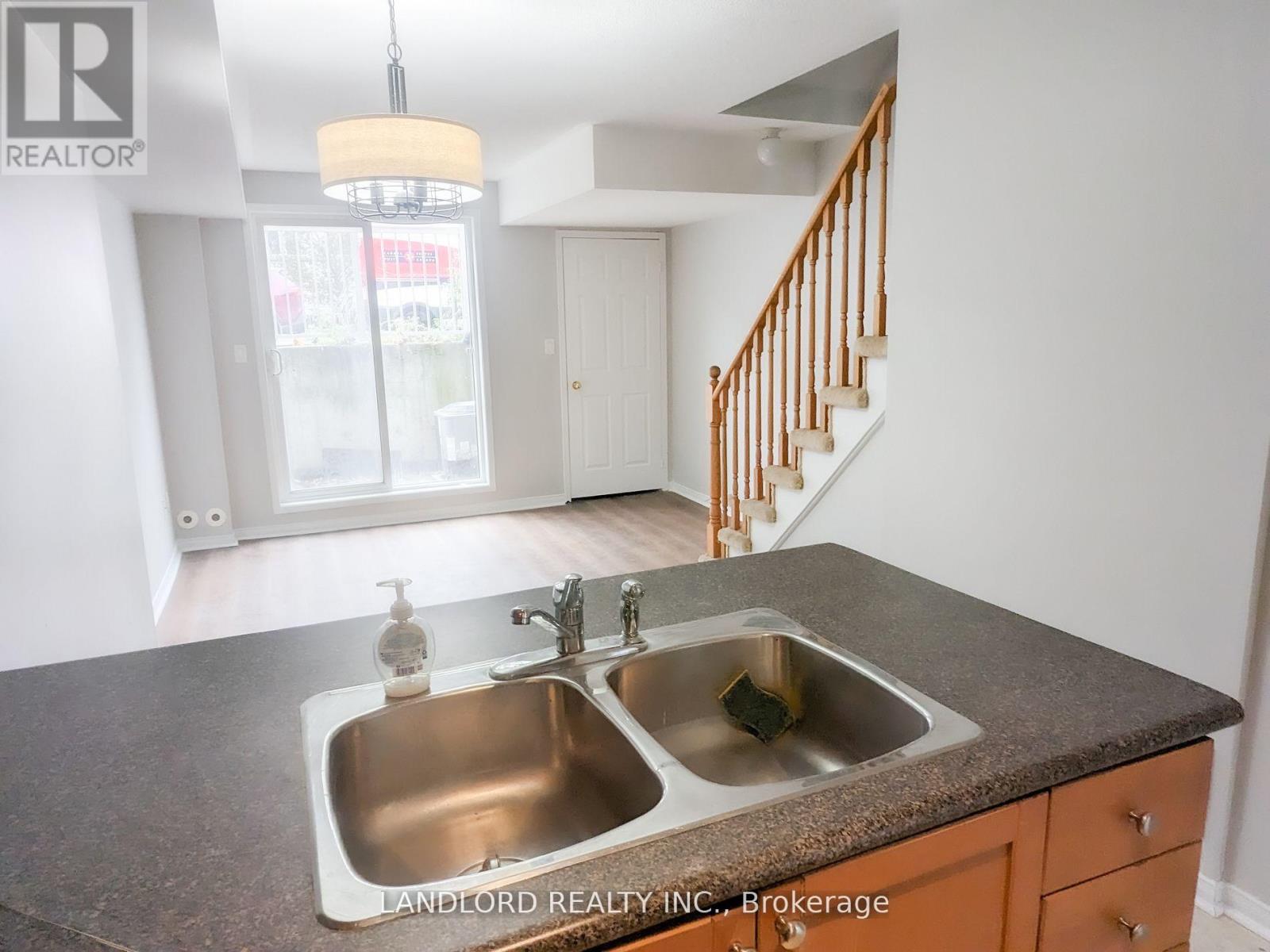 91 - 65 Turntable Crescent, Toronto, Ontario  M6H 4K8 - Photo 4 - W12763746