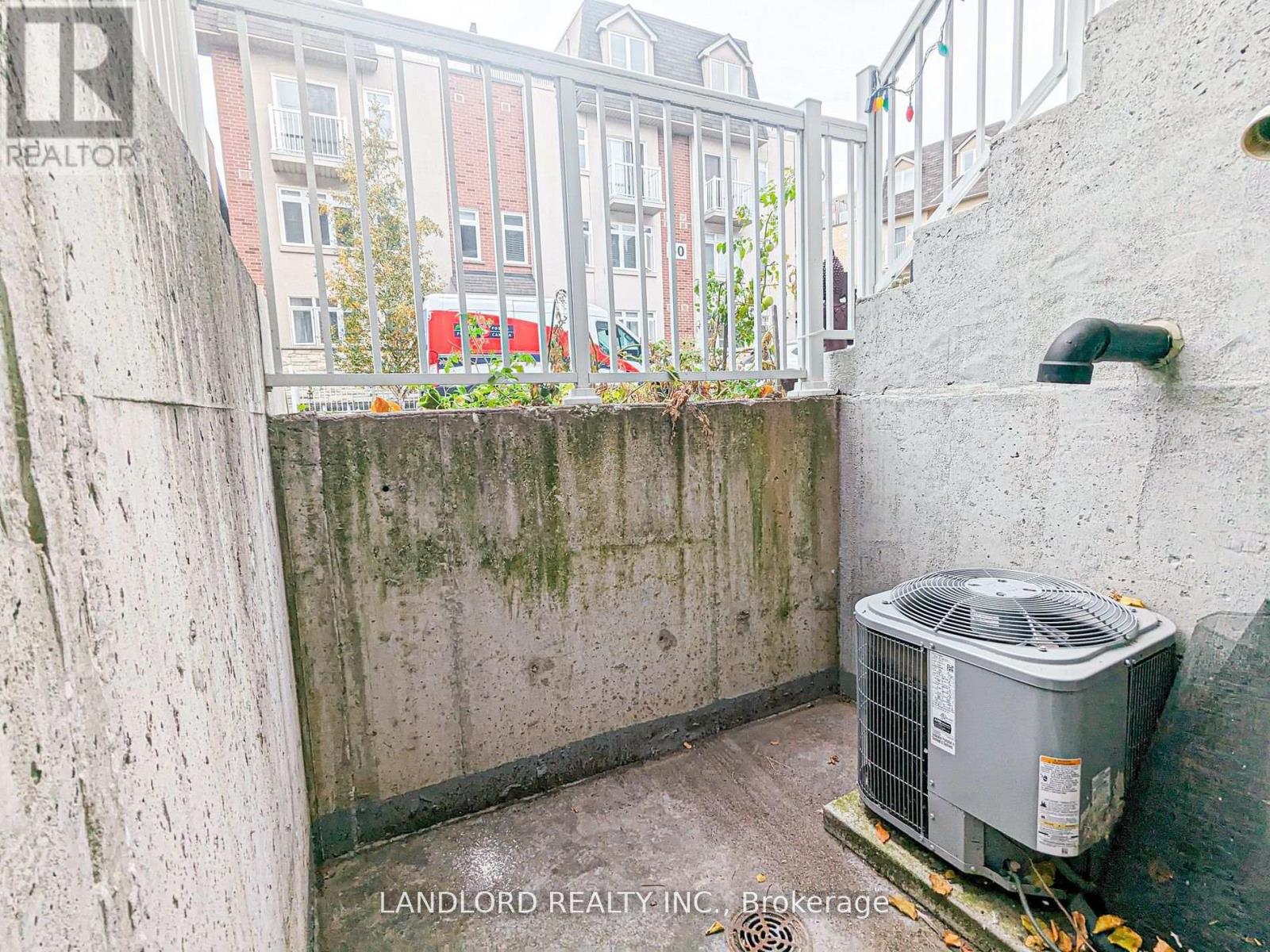 91 - 65 Turntable Crescent, Toronto, Ontario  M6H 4K8 - Photo 7 - W12763746