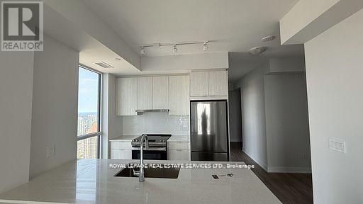 4511 - 430 Square One Drive, Mississauga, Ontario  L5B 0L6 - Photo 12 - W12763782